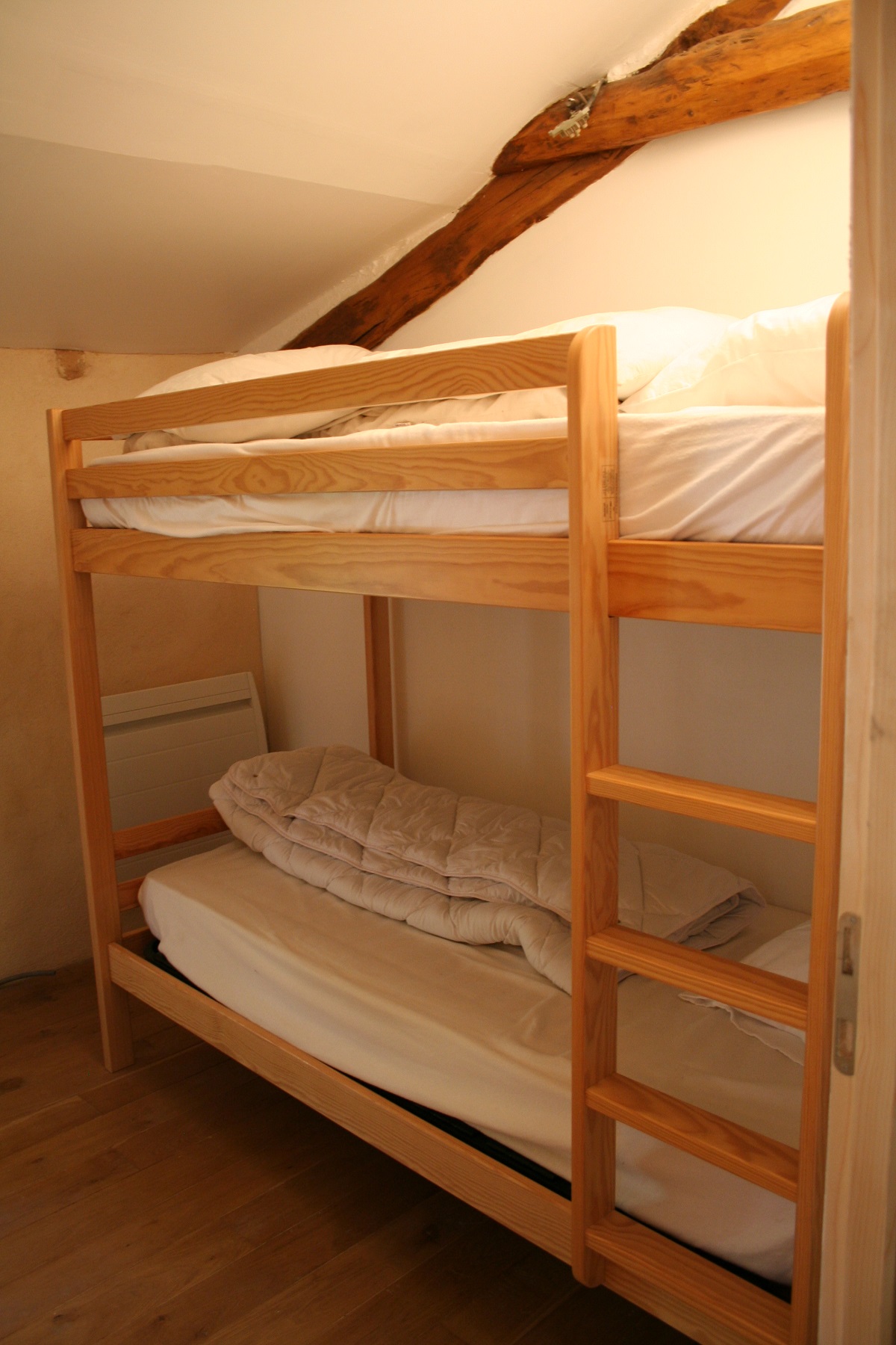 Petite chambre avec lits double