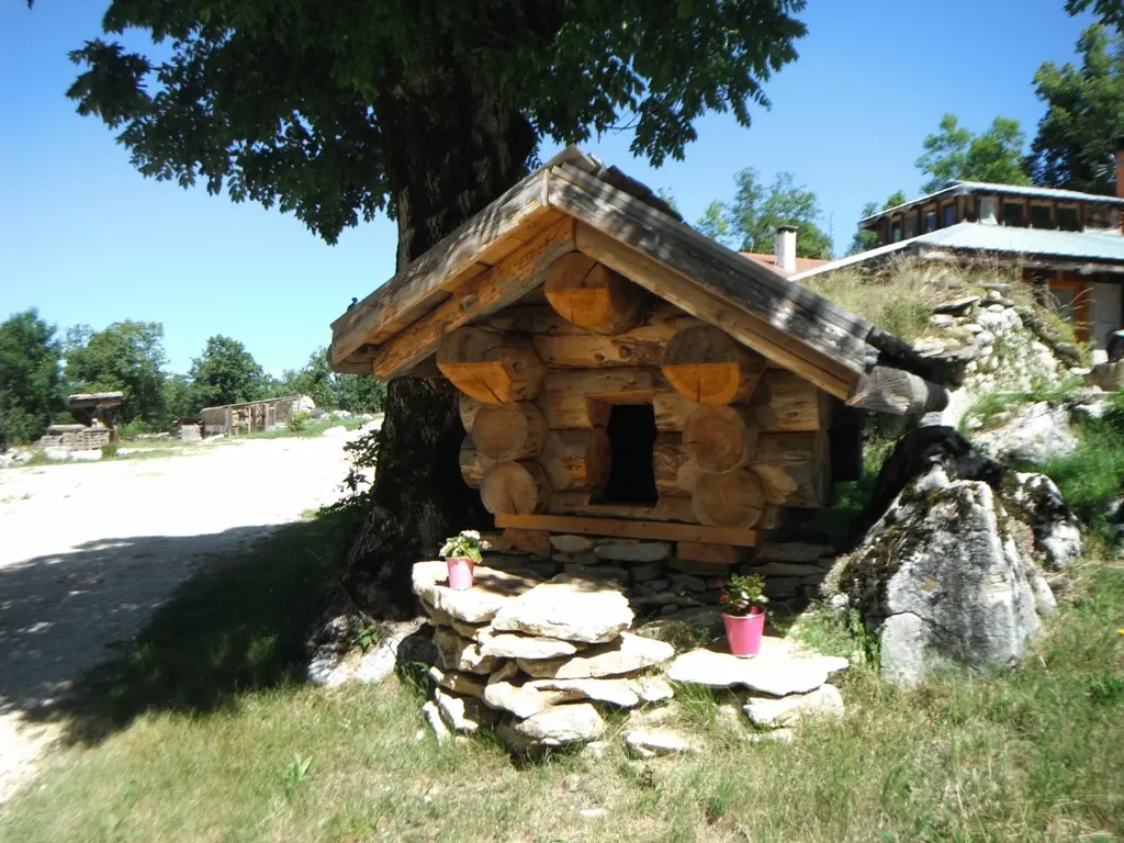 Niche Rondins Fuste Presles